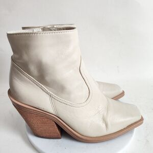 Vince Camuto Amtinda Ivory Leather Pointed Square Toe Western Ankle Boots‎ 6.5